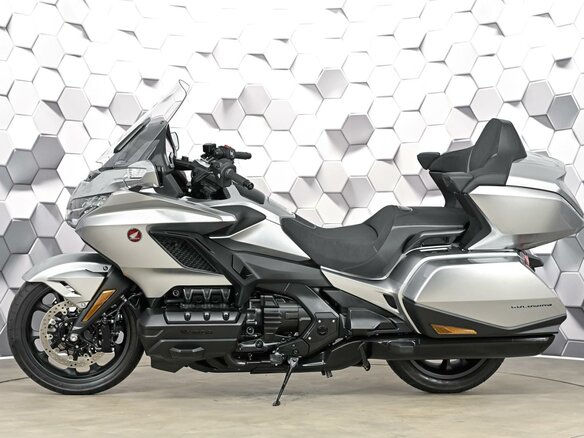 2025 Honda GL 1800 Gold Wing, серебристый, 3649000 рублей - вид 3