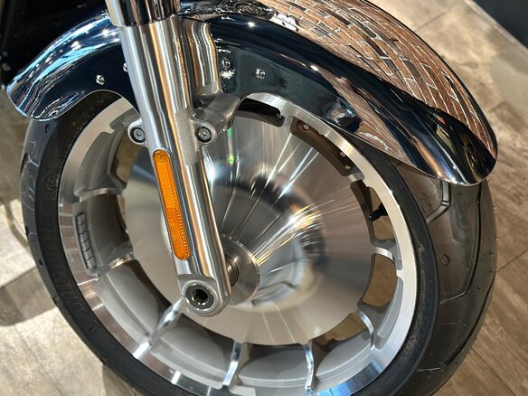 2025 Harley-Davidson Fat Boy, чёрный, 6000000 рублей - вид 20