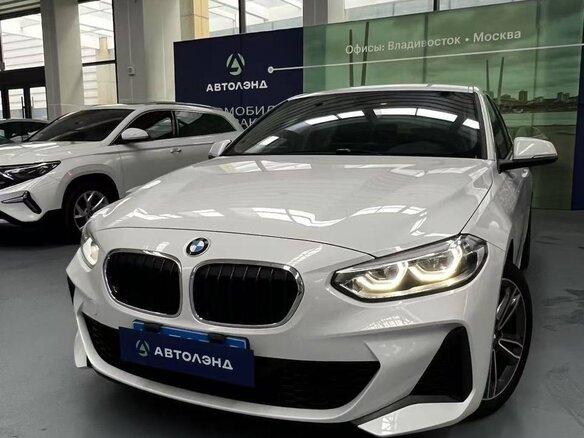 2023 BMW 1 серии 120i III (F52) Рестайлинг, белый, 2000000 рублей