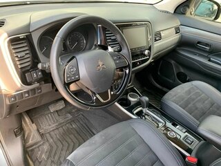 2022 Mitsubishi Outlander III Рестайлинг 3, серый, 3800000 рублей, вид 5