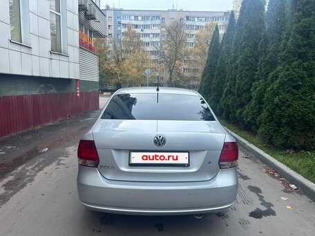 2015 Volkswagen Polo V, серебристый, 800000 рублей, вид 4