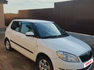 2011 Skoda Fabia II Рестайлинг, белый, 400000 рублей, вид 1