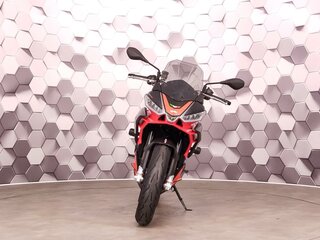 2021 Aprilia Tuono 660, чёрный, 989000 рублей, вид 5