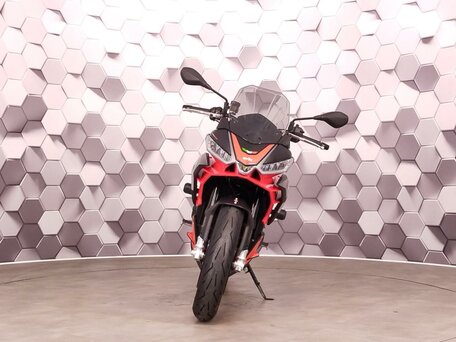 2021 Aprilia Tuono 660, чёрный, 989000 рублей, вид 5