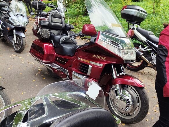1998 Honda GL 1500 Gold Wing, красный, 700000 рублей