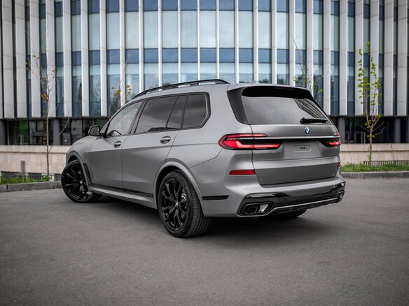 2026 BMW X7 40d I (G07) Рестайлинг, серый, 17890000 рублей - вид 5