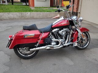 2012 Harley-Davidson Road King, красный, 1200000 рублей, вид 1