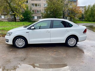 2018 Volkswagen Polo V Рестайлинг, белый, 1090000 рублей, вид 2