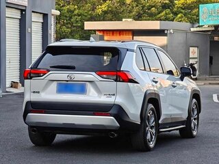 2025 Toyota RAV4 V (XA50), белый, 3995000 рублей, вид 4