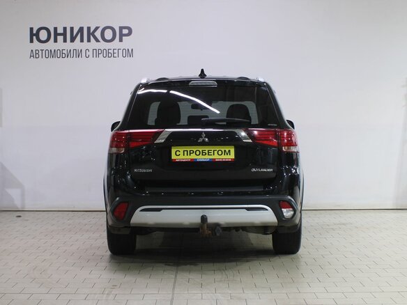 2018 Mitsubishi Outlander III Рестайлинг 3, чёрный, 1929000 рублей - вид 5