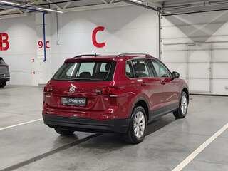 2017 Volkswagen Tiguan II, красный, 1849000 рублей, вид 5