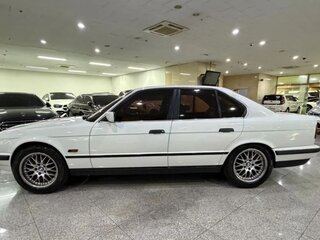 1995 BMW 5 серии 520i III (E34), белый, 2300000 рублей, вид 3