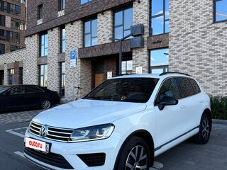 2017 Volkswagen Touareg II Рестайлинг, белый, 3150000 рублей, вид 1