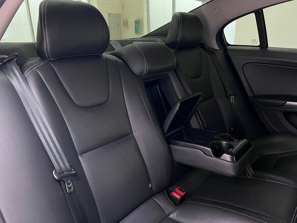 2016 Volvo S60 II Рестайлинг, серебристый, 1350000 рублей - вид 17