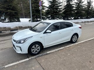 2018 Kia Rio IV, белый, 600000 рублей, вид 1