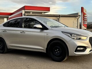 2018 Hyundai Solaris II, серебристый, 1400000 рублей, вид 2
