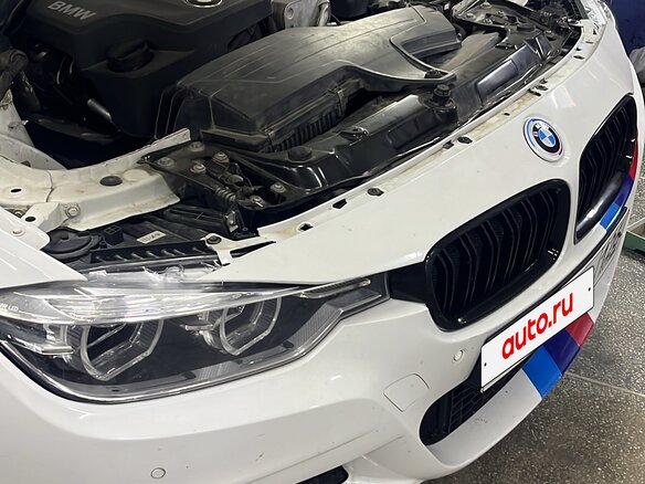 2014 BMW 3 серии 320i xDrive VI (F3x), белый, 1650000 рублей - вид 2