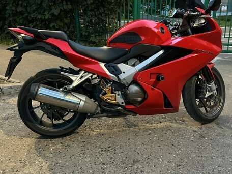 2014 Honda VFR 800, красный, 750000 рублей, вид 1