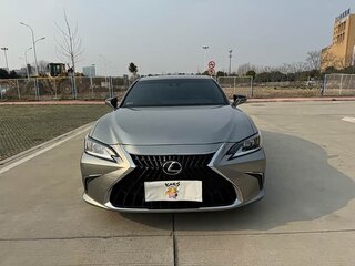 2022 Lexus ES 200 VII Рестайлинг, серый, 3157000 рублей, вид 2