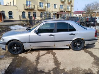 1999 Mercedes-Benz C-Класс 200 I (W202) Рестайлинг, серебристый, 190000 рублей, вид 2