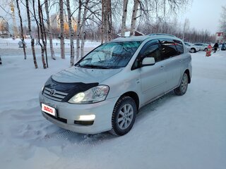2004 Toyota Avensis Verso I Рестайлинг, серебристый, 850000 рублей, вид 1