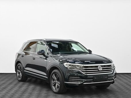 2019 Volkswagen Touareg III, синий, 4945000 рублей, вид 1