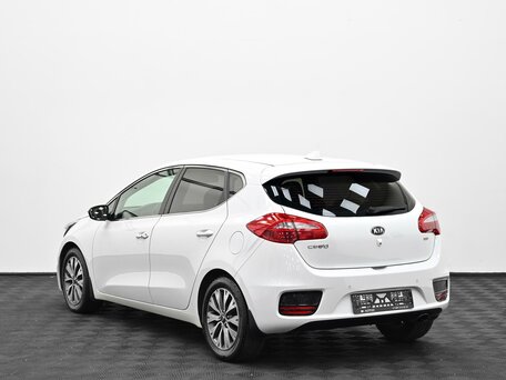 2017 Kia Ceed II Рестайлинг, белый, 1175000 рублей, вид 4