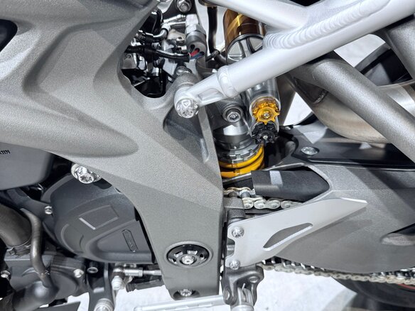 2018 Triumph Speed Triple, чёрный, 999000 рублей - вид 21