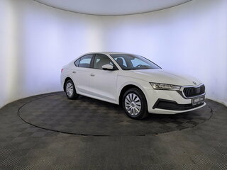 2021 Skoda Octavia IV (A8), белый, 2400000 рублей, вид 3