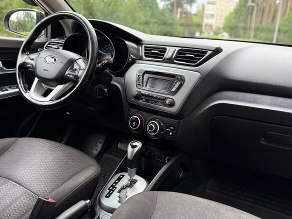 2013 Kia Rio 4-speed III, чёрный, 620000 рублей - вид 8