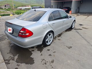 2002 Mercedes-Benz E-Класс 500 III (W211, S211), серебристый, 1250000 рублей, вид 4