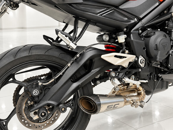2024 Triumph Street Triple, оранжевый, 1229609 рублей - вид 16