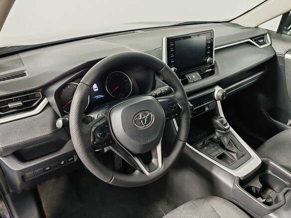 2021 Toyota RAV4 V (XA50), чёрный, 3245000 рублей - вид 12