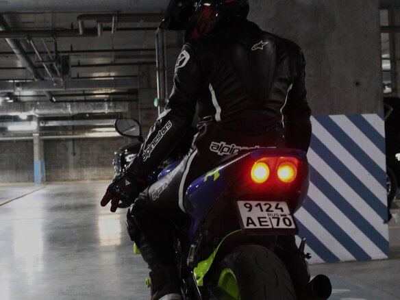 1999 Yamaha YZF-R1, синий, 660000 рублей - вид 2