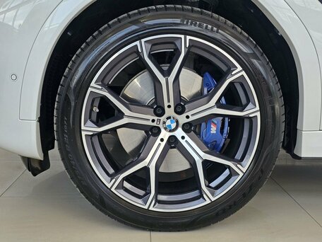 2022 BMW X6 40i III (G06), белый, 10149000 рублей, вид 4
