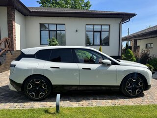 2022 BMW iX xDrive40 I (I20), белый, 7590000 рублей, вид 2