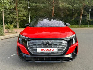 2022 Audi Q5 e-tron 50, красный, 4650000 рублей, вид 2