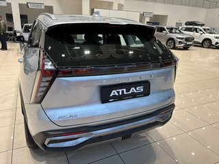 2026 Geely Atlas II, серебристый, 4119990 рублей, вид 5