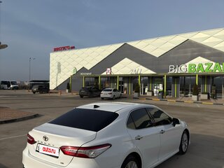 2018 Toyota Camry VIII (XV70), белый, 1850000 рублей, вид 4