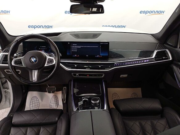 2022 BMW X7 40i I (G07) Рестайлинг, белый, 11500000 рублей - вид 4