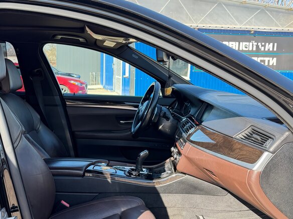 2016 BMW 5 серии 550i VI (F10/F11/F07) Рестайлинг, чёрный, 2699999 рублей - вид 8