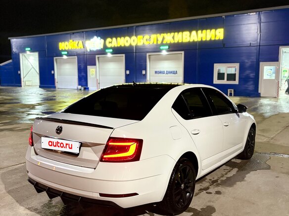 2017 Skoda Octavia III (A7) Рестайлинг, белый, 1650000 рублей - вид 4