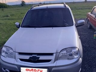 2013 Chevrolet Niva I Рестайлинг, серебристый, 650000 рублей, вид 1