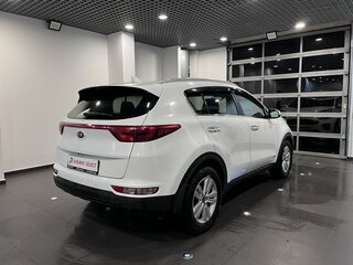 2018 Kia Sportage IV, белый, 1800000 рублей, вид 3