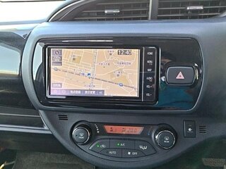 2018 Toyota Vitz III (XP130) Рестайлинг 2, белый, 930000 рублей, вид 5