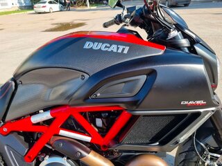 2014 Ducati Diavel Carbon, красный, 1150000 рублей, вид 2