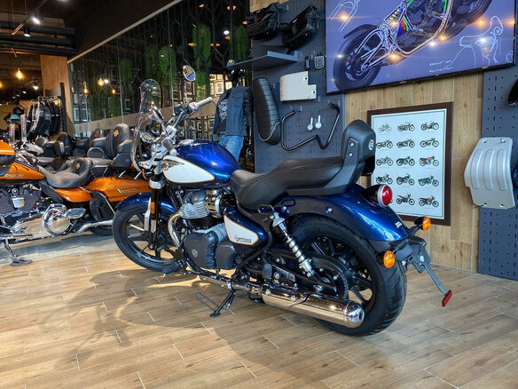 2026 Royal Enfield Super Meteor, синий, 792000 рублей - вид 5