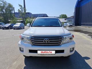 2013 Toyota Land Cruiser 200 Series Рестайлинг 1, белый, 4000000 рублей, вид 2