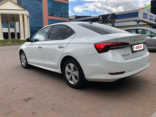 2021 Skoda Octavia IV (A8), белый, 2560000 рублей, вид 4