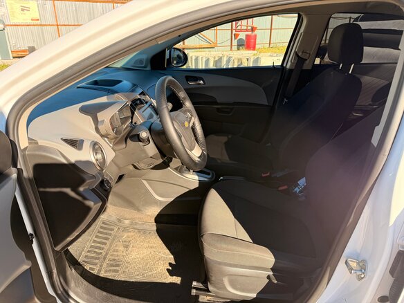 2015 Chevrolet Aveo II, белый, 1000000 рублей - вид 6
